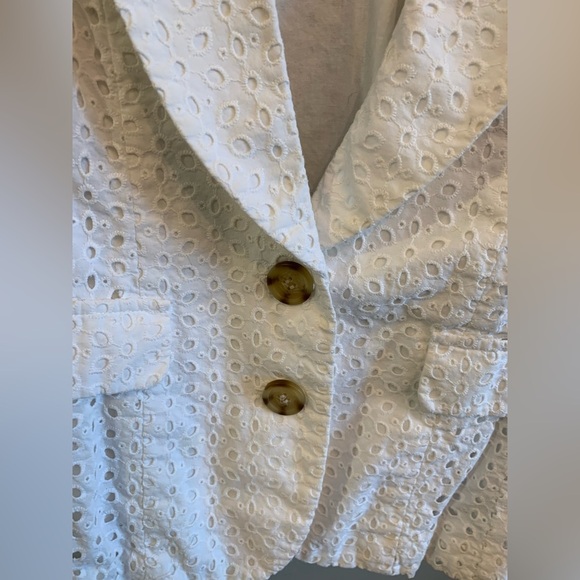 Revolution by Ricki’s White Eyelet 2 Button Blazer - Picture 4 of 8